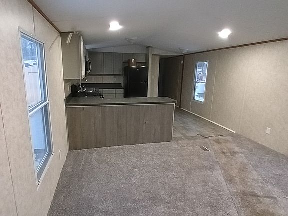 Livingroom to Kitchen