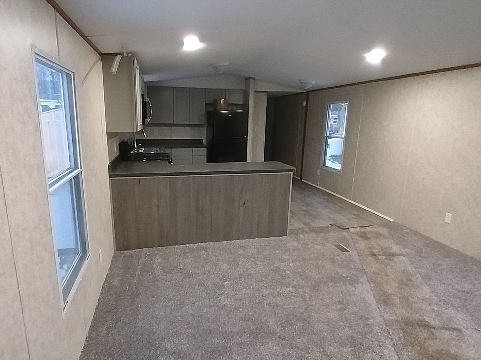 Livingroom to Kitchen