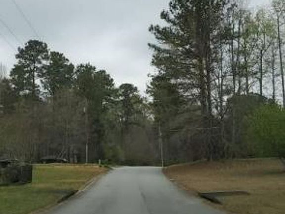 Exterior Neighborhood (street photo)