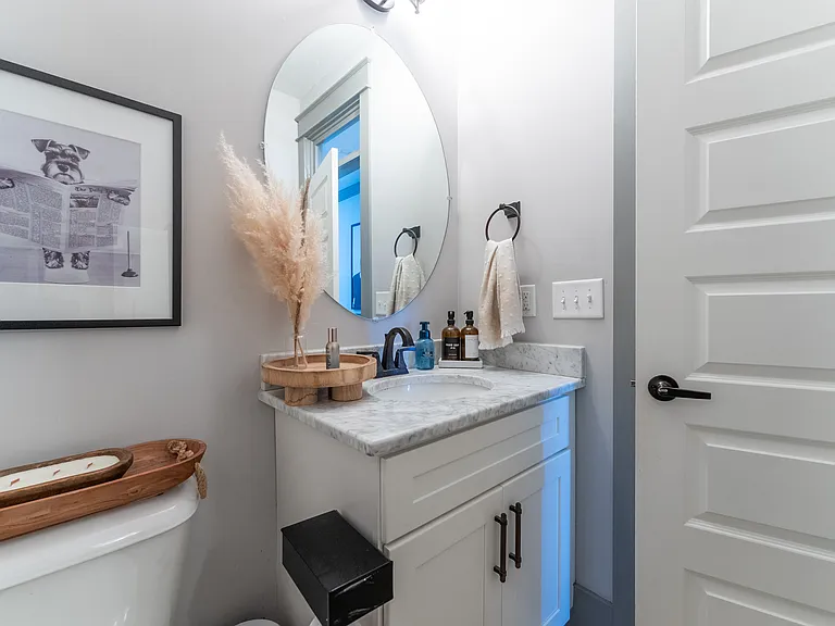 Downstairs full bathroom
