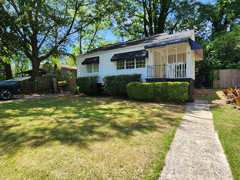 488 Elbridge Dr NW — Photo 2