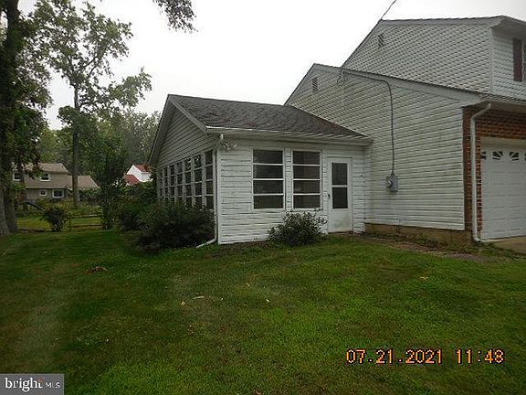 5th image of 927 Aster Ave