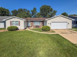 1015 Cambridge Dr, Rantoul, IL 61866