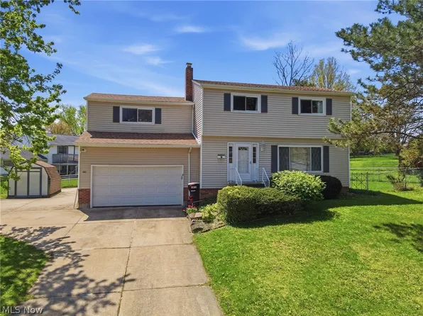 1876 Laurel Dr, Twinsburg, OH 44087