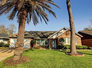 6823 Ridgeway Dr, Houston, TX 77087