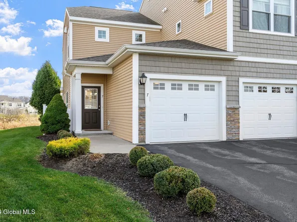 7 Stacey Court, Cohoes, NY 12047