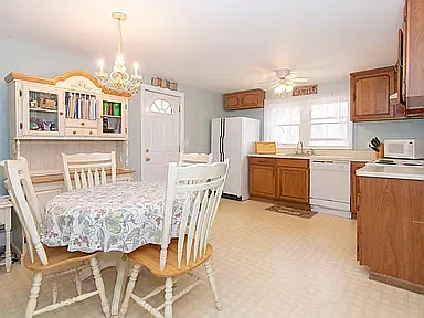 3 bed, 1868 sqft, $3,300 — Photo 3