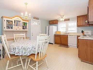 3rd image of 355 Whitesville Rd