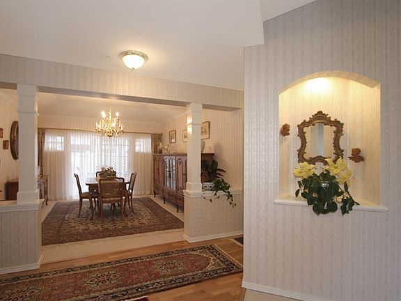 5th image of 22431 SE Highland Ln