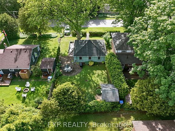 2nd image of 18 Tuyll St W
