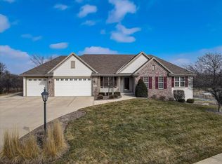 404 Brockway Dr, Mukwonago, WI 53149
