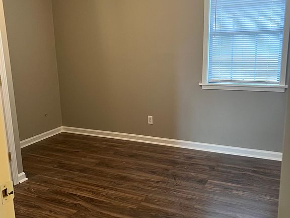 3rd image of 115 Oak Meadow Cir