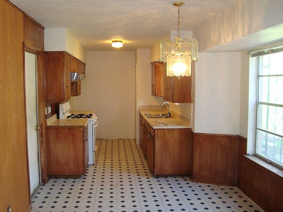 2nd image of 4405 Stone Gate Cir