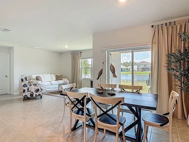 4 bed, 2.0 bath, 1828 sqft, $3,400 — Photo 3