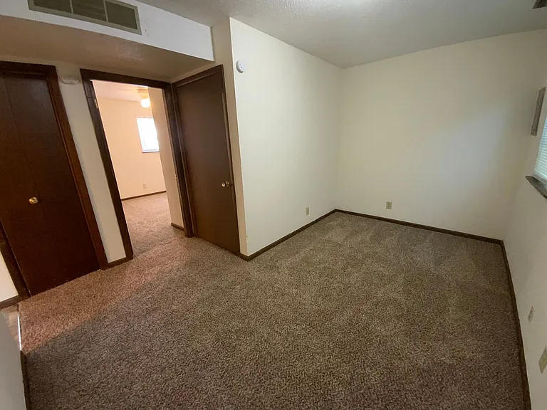 560 N East Park Ln — Photo 62