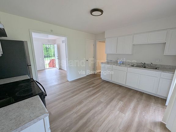 5th image of 11891 Bridgevale Ave