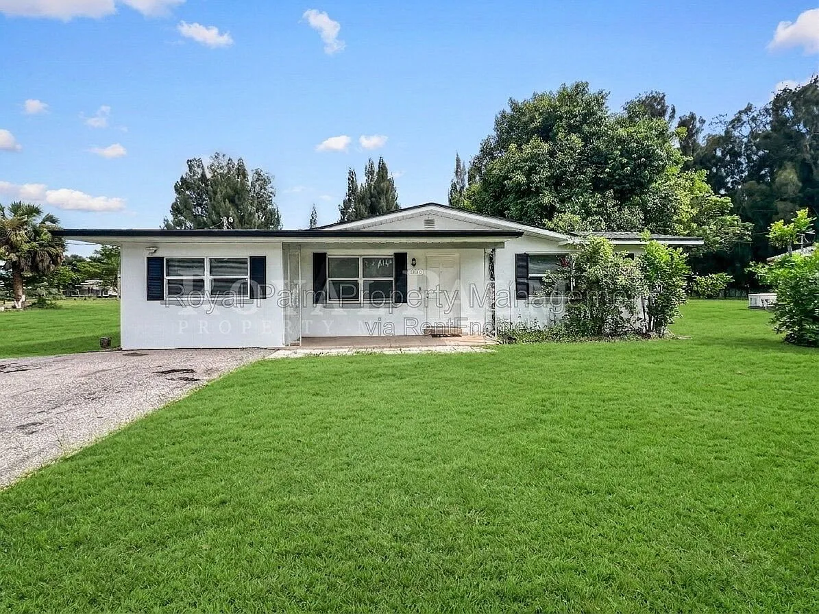 3 bed, 2.0 bath, 1439 sqft, $1,749 — Photo 2