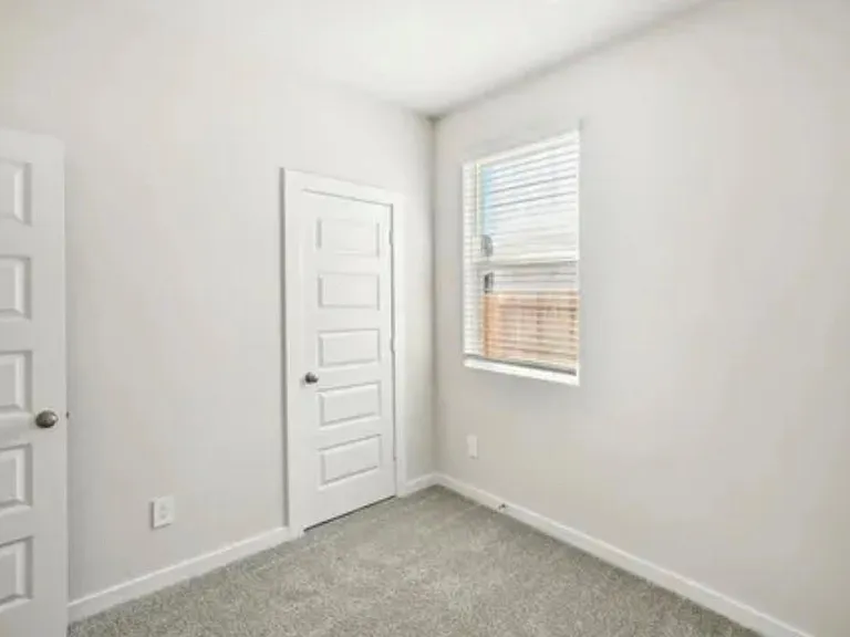 9450 Herons Preserve — Photo 34