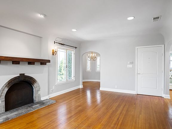 3rd image of 4808-4810 Dockweiler St #4808