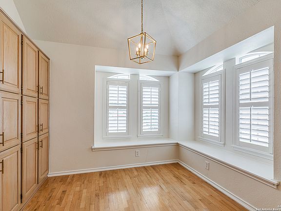 4th image of 1310 Larkshall