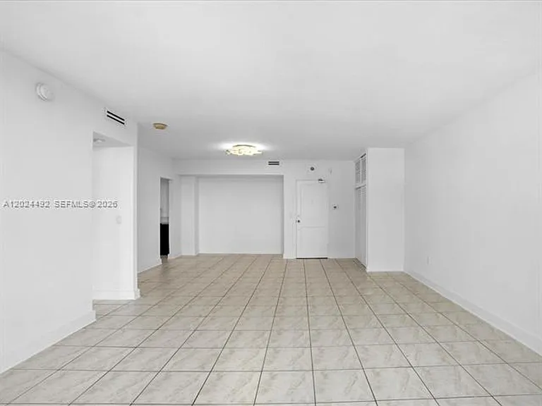 10185 Collins Ave #703 — Photo 4