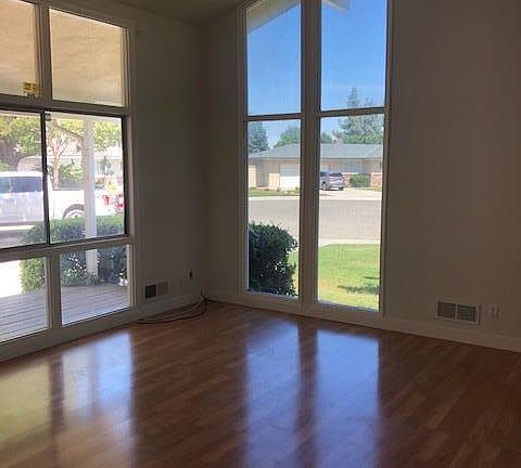 4th image of 2805 W Evergreen Ave