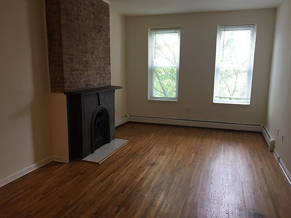 2nd image of 112 Sussex St APT 2R