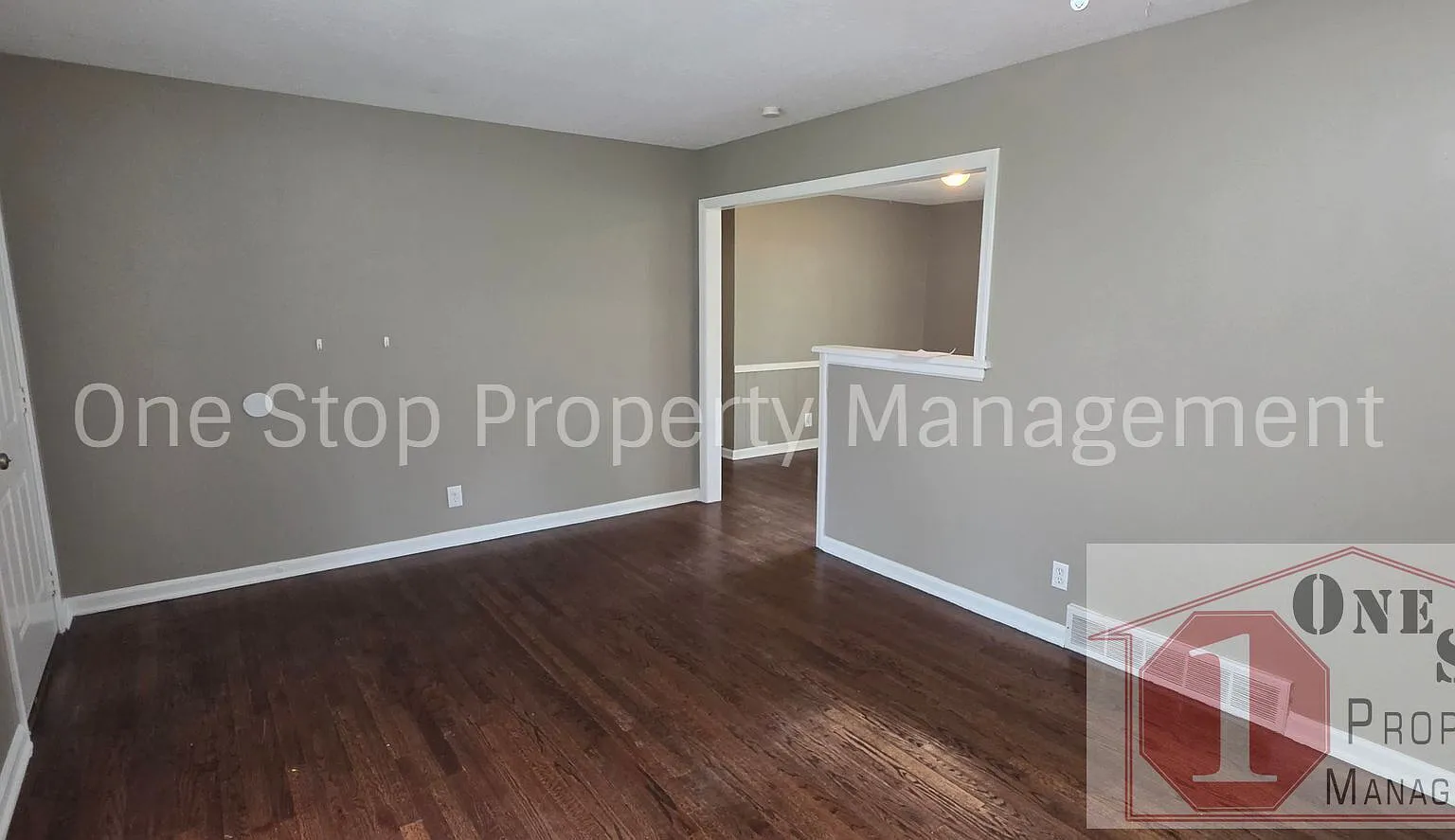 Beautiful 3 Bedroom/ 1.5 Bathroom Home in Kansas City — Photo 4