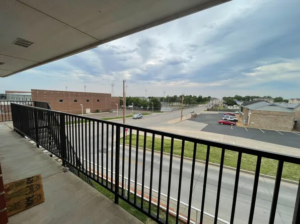 Campus Corner Apartments, 117 W Davis St #15, Weatherford, OK 73096