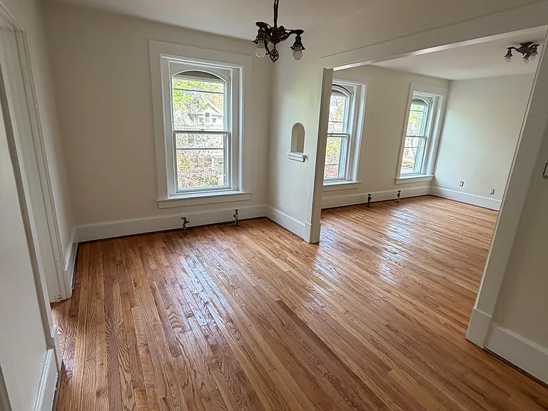 308 N Linn St #4 — Photo 8