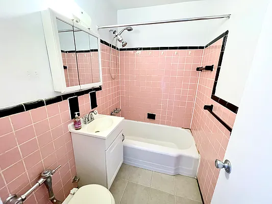 Rented by Safdie Realty Group | media 11