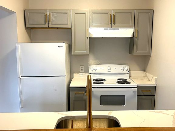 2nd image of 28 S Perry St