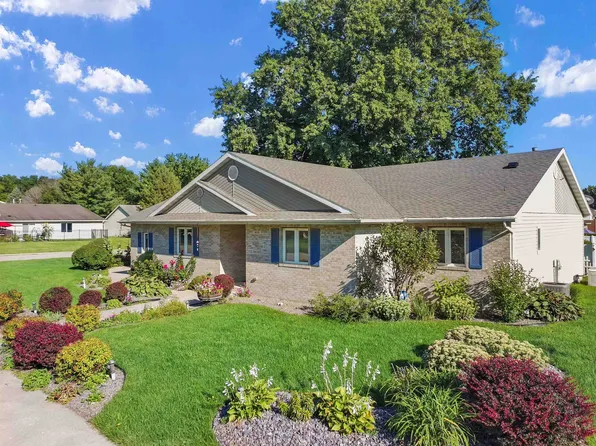 805 Hawthorne Ave, Janesville, WI 53545