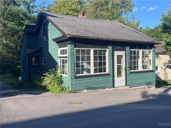 11 Lyman St, Cazenovia, NY 13035