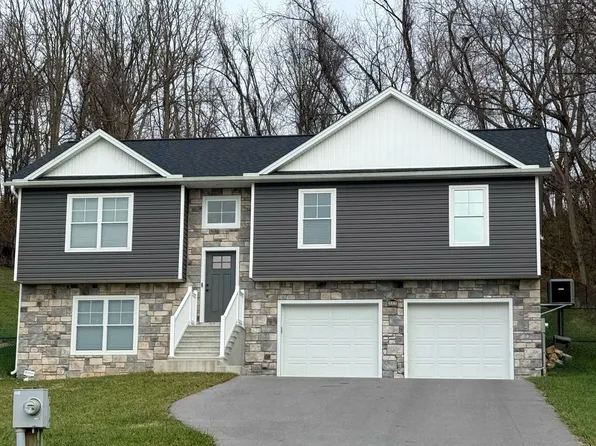 157 Douglas Spring Ct, Waynesboro, PA 17268