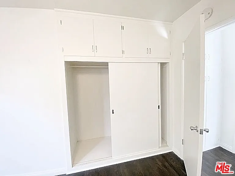 345 Burchett St — Photo 7