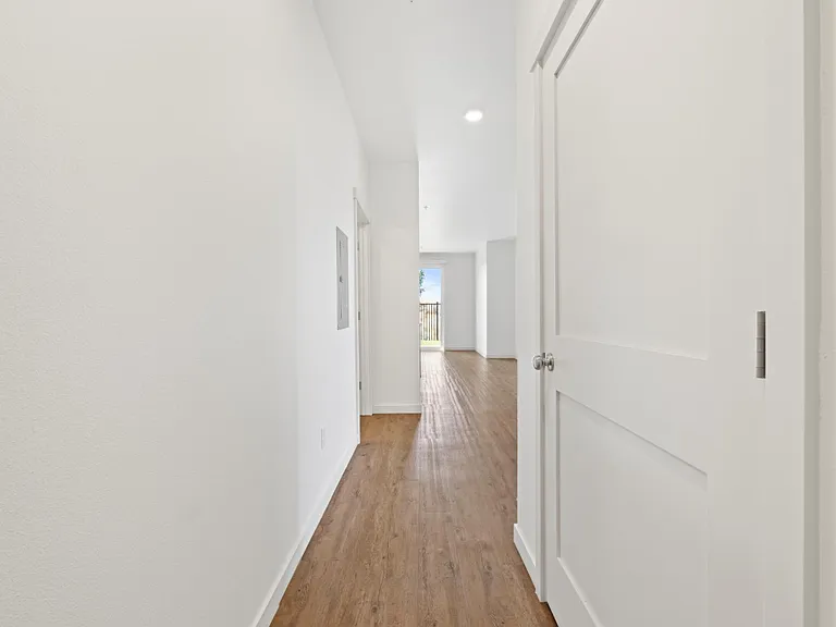 Columbia River Walk Apartments — Photo 129