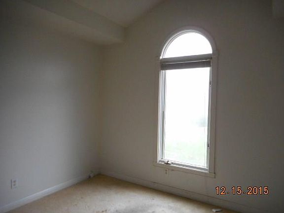 3rd image of 2724 Granada Cir N