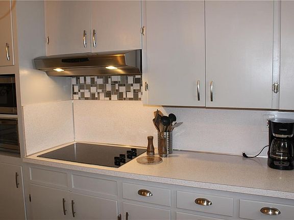 5th image of 403 Urbantke Ln
