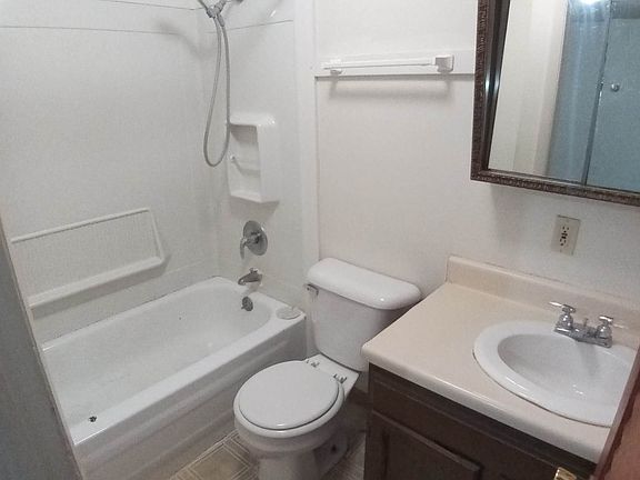 4th image of 1019 E Broadway St APT 3