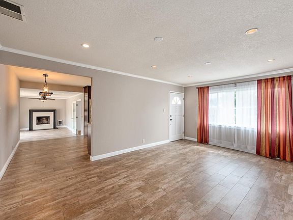 3rd image of 787 Chapman Dr