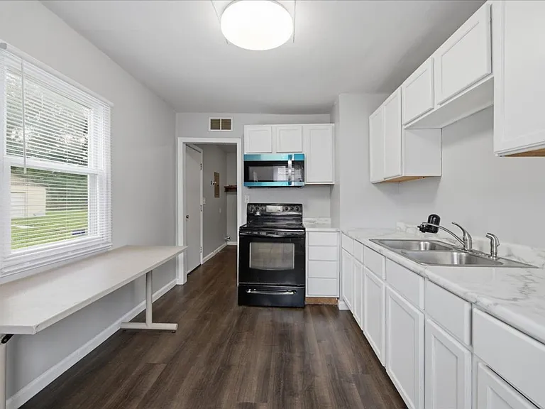3705 N Whittier Pl — Photo 5