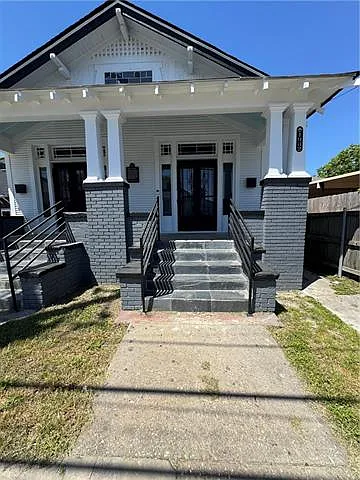 1930 Arts St