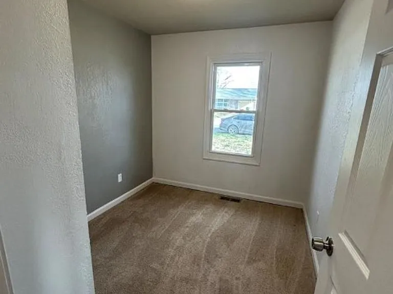 20 Leonard Dr — Photo 7