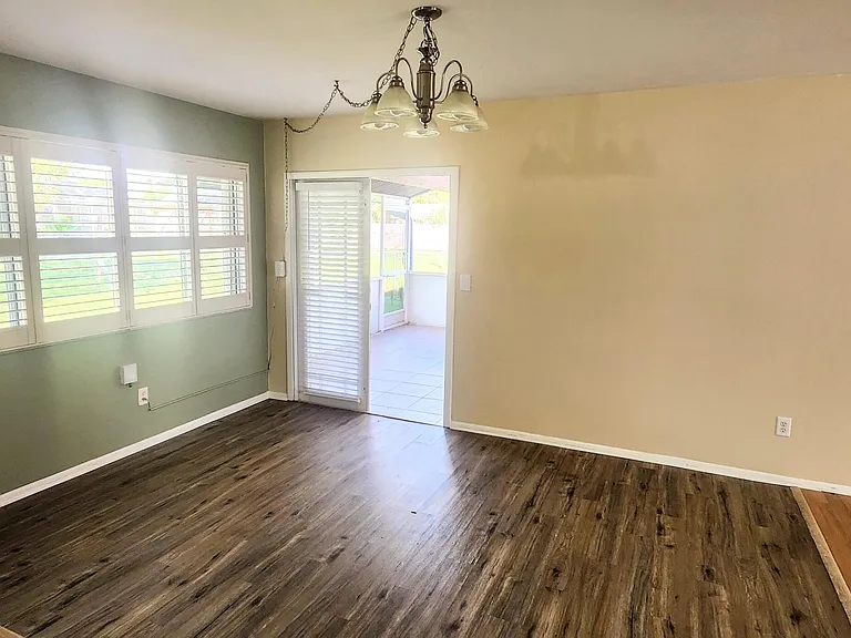 431 SE Dalva Ave — Photo 3