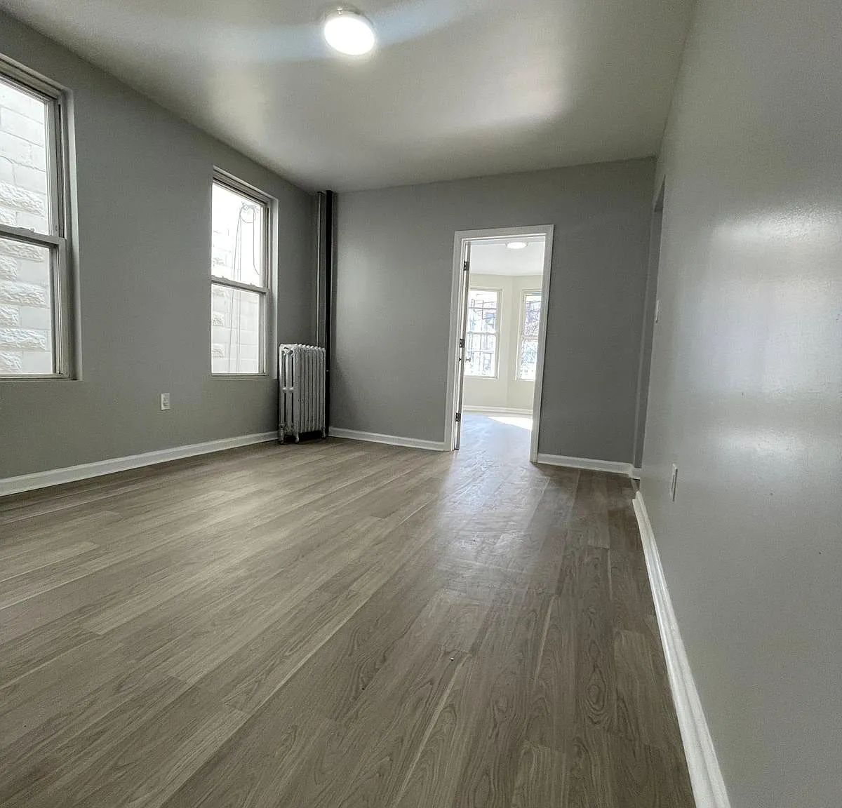 3 bed, 1000 sqft, $2,500 — Photo 4