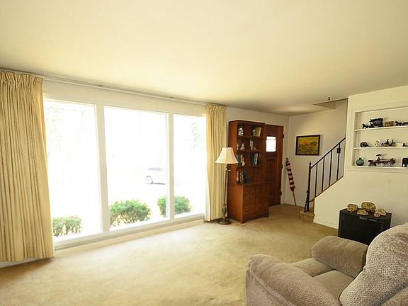 4th image of 86 Dreyer Ave