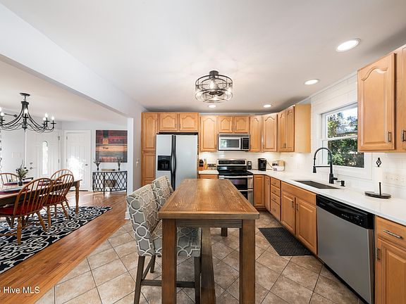 5th image of 109 Shorewood Hills Drive