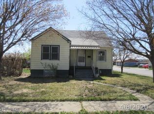 609 W 7th St, Wapato, WA 98951