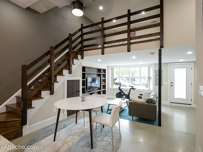 717 F St NE — Photo 2